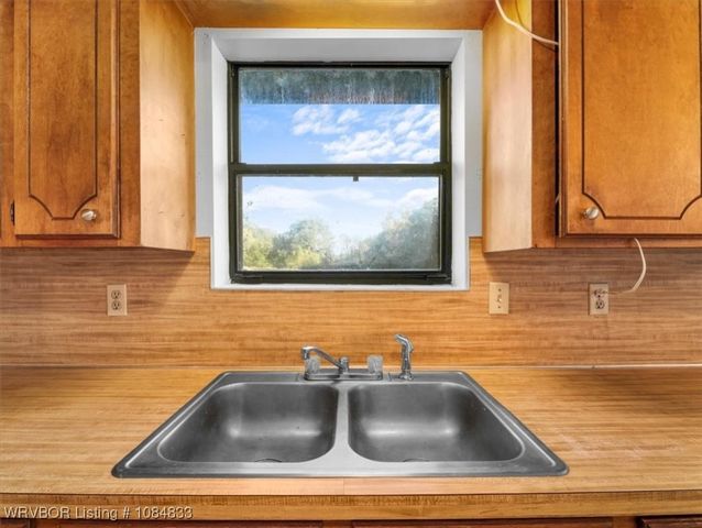 1201 E Mckenzie Avenue, Pocola, OK 74902