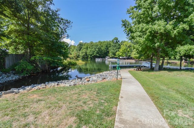 18821 Silver Quay Drive, Cornelius, NC 28031