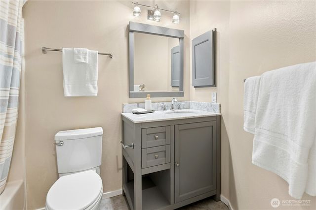 10128 NE 63rd Street, Kirkland, WA 98033