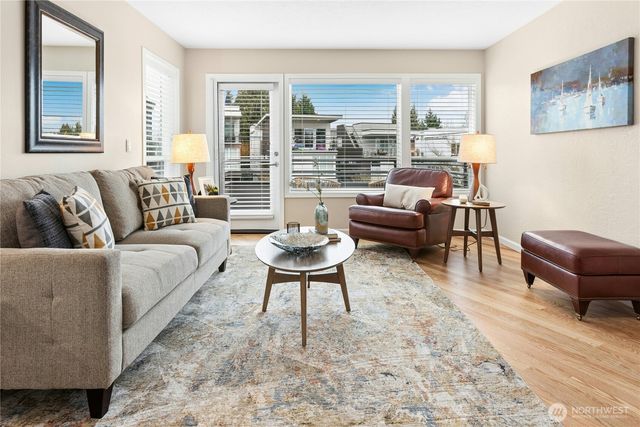 10128 NE 63rd Street, Kirkland, WA 98033