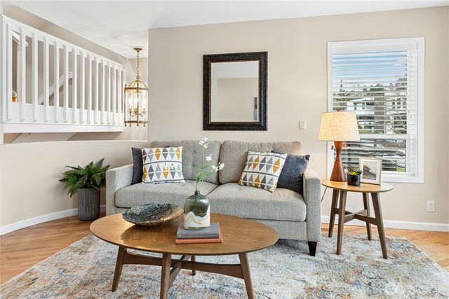 10128 NE 63rd Street, Kirkland, WA 98033