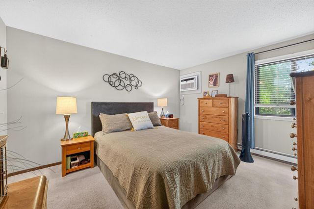 11160 Anderson Lakes Parkway 214, Eden Prairie, MN 55344