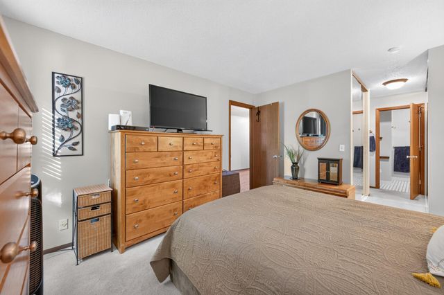 11160 Anderson Lakes Parkway 214, Eden Prairie, MN 55344