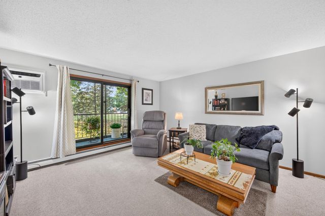 11160 Anderson Lakes Parkway 214, Eden Prairie, MN 55344