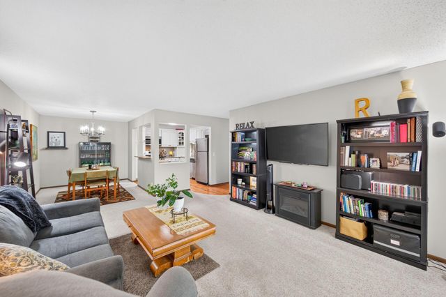11160 Anderson Lakes Parkway 214, Eden Prairie, MN 55344