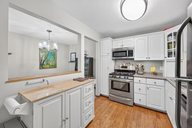 11160 Anderson Lakes Parkway 214, Eden Prairie, MN 55344