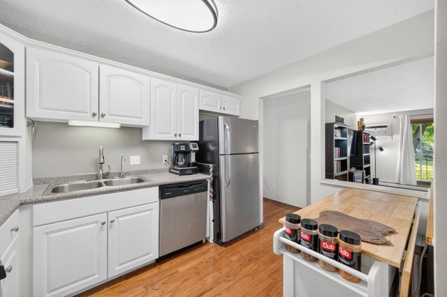 11160 Anderson Lakes Parkway 214, Eden Prairie, MN 55344