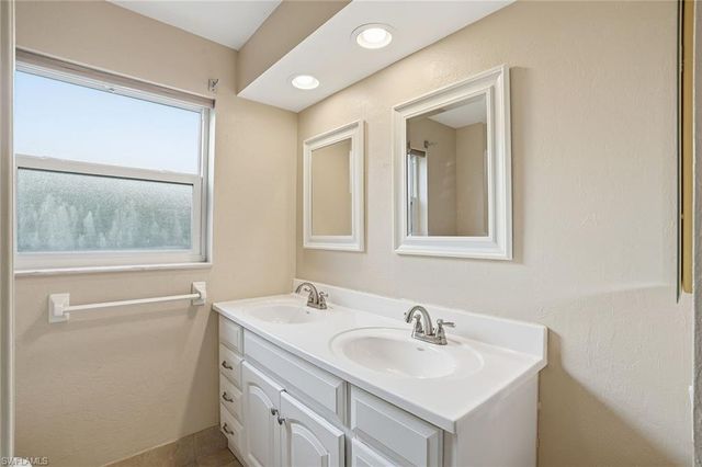 4742 Santa Del Rae AVE, Fort Myers, FL 33901