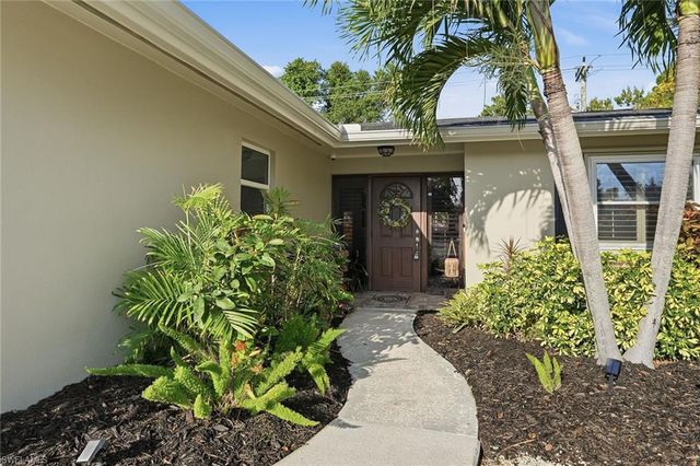 4742 Santa Del Rae AVE, Fort Myers, FL 33901