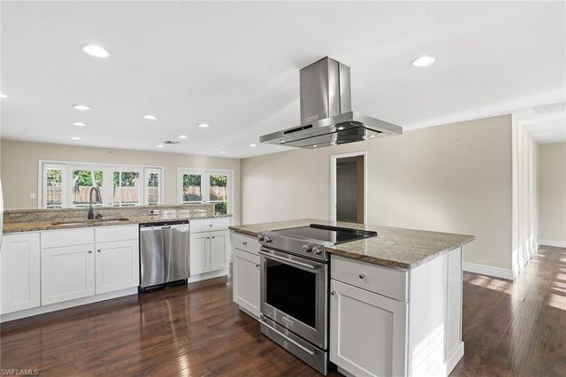 4742 Santa Del Rae AVE, Fort Myers, FL 33901