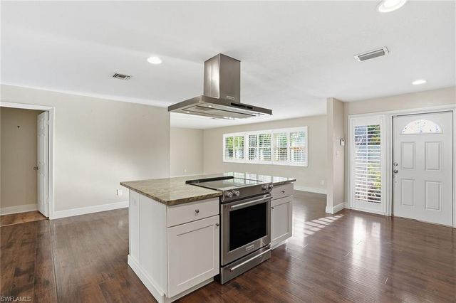 4742 Santa Del Rae AVE, Fort Myers, FL 33901