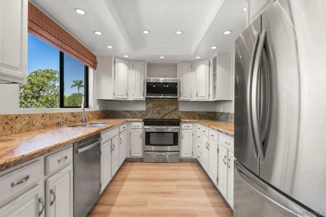 835 E Ave B, Coronado, CA 92118