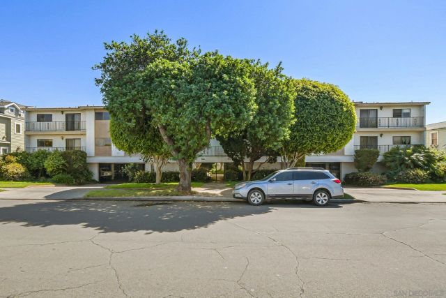 835 E Ave B, Coronado, CA 92118