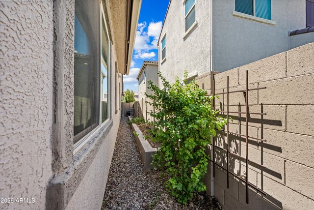 884 E LADBROKE Way, Gilbert, AZ 85297