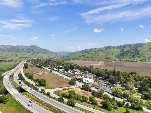 22500 Pacheco Pass Hwy, Hollister, CA 95023