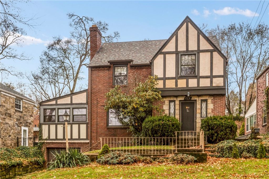 770 Country Club Dr, Mt Lebanon, PA 15228