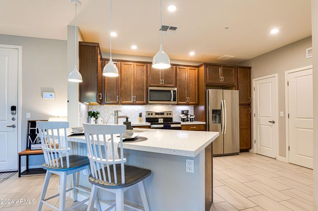 2511 W QUEEN CREEK Road 102, Chandler, AZ 85248