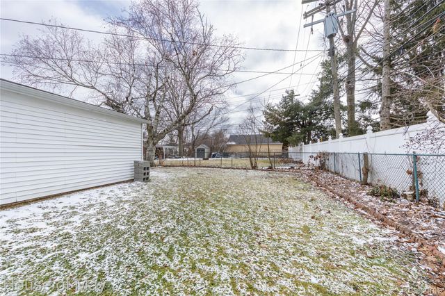 6640 Gahona Avenue, Allen Park, MI 48101