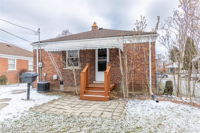 6640 Gahona Avenue, Allen Park, MI 48101