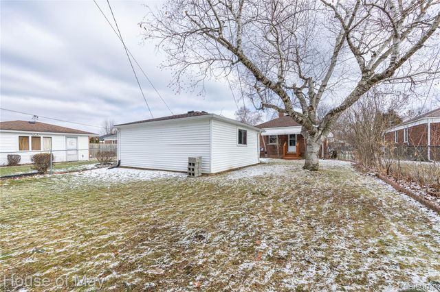 6640 Gahona Avenue, Allen Park, MI 48101