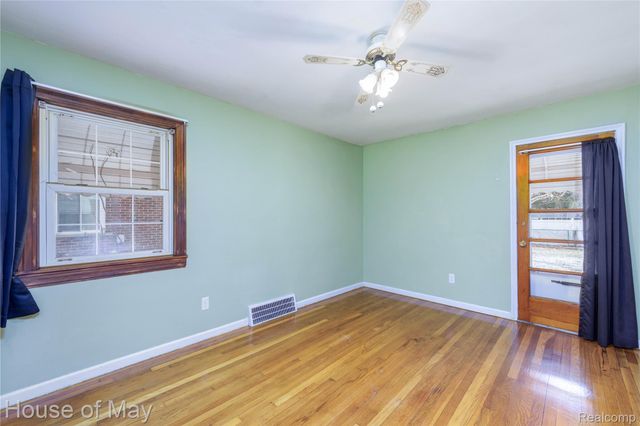 6640 Gahona Avenue, Allen Park, MI 48101