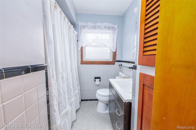 6640 Gahona Avenue, Allen Park, MI 48101