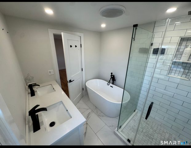 35 Knapps Highway, Fairfield, CT 06825