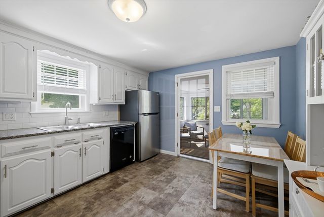 9 Claude Rd, Chelmsford, MA 01824