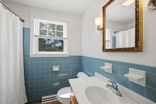 9 Claude Rd, Chelmsford, MA 01824