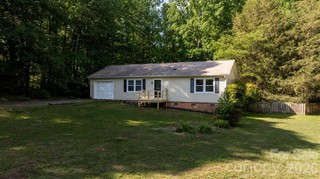 2120 40th Avenue Court NE, Hickory, NC 28601