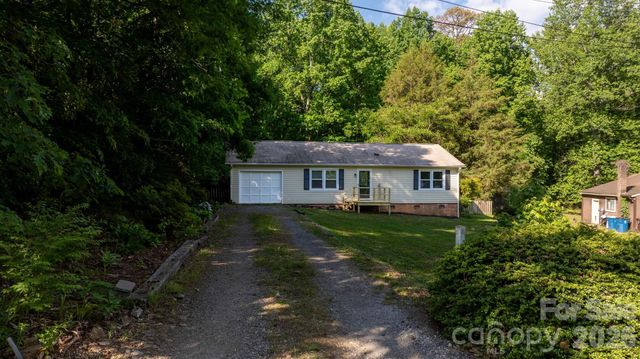 2120 40th Avenue Court NE, Hickory, NC 28601