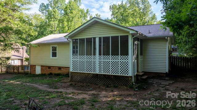 2120 40th Avenue Court NE, Hickory, NC 28601