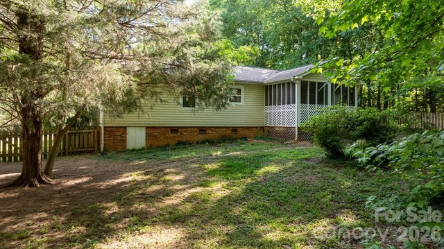 2120 40th Avenue Court NE, Hickory, NC 28601