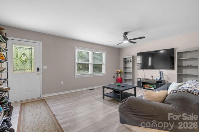 2120 40th Avenue Court NE, Hickory, NC 28601