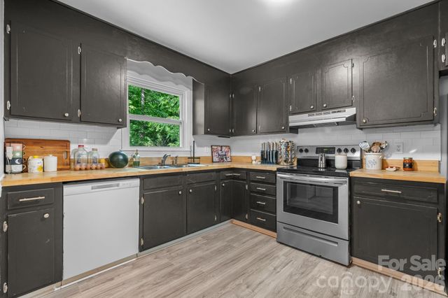 2120 40th Avenue Court NE, Hickory, NC 28601