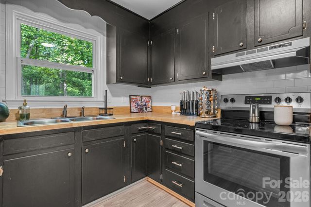2120 40th Avenue Court NE, Hickory, NC 28601