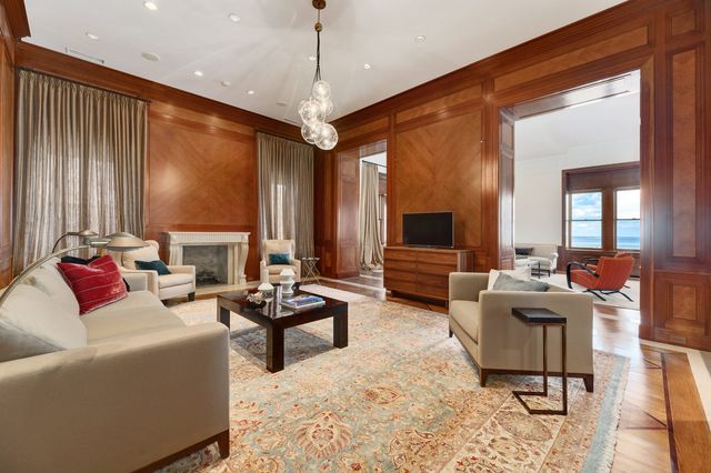 189 E LAKE SHORE Drive PH18, Chicago, IL 60611