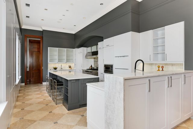 189 E LAKE SHORE Drive PH18, Chicago, IL 60611