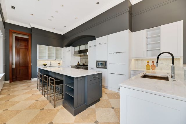 189 E LAKE SHORE Drive PH18, Chicago, IL 60611