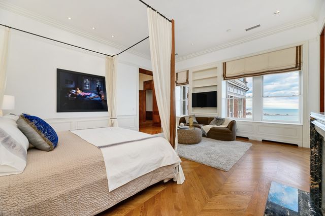 189 E LAKE SHORE Drive PH18, Chicago, IL 60611