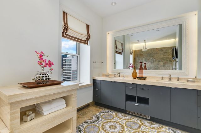 189 E LAKE SHORE Drive PH18, Chicago, IL 60611