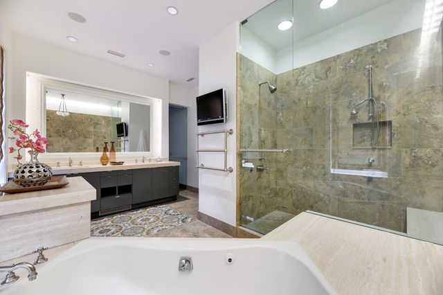 189 E LAKE SHORE Drive PH18, Chicago, IL 60611