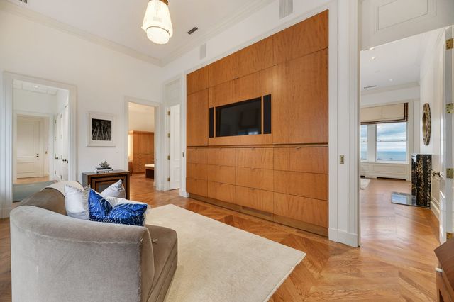 189 E LAKE SHORE Drive PH18, Chicago, IL 60611