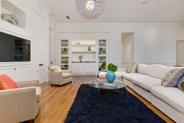 189 E LAKE SHORE Drive PH18, Chicago, IL 60611