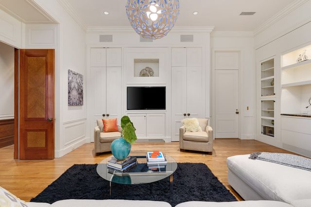 189 E LAKE SHORE Drive PH18, Chicago, IL 60611