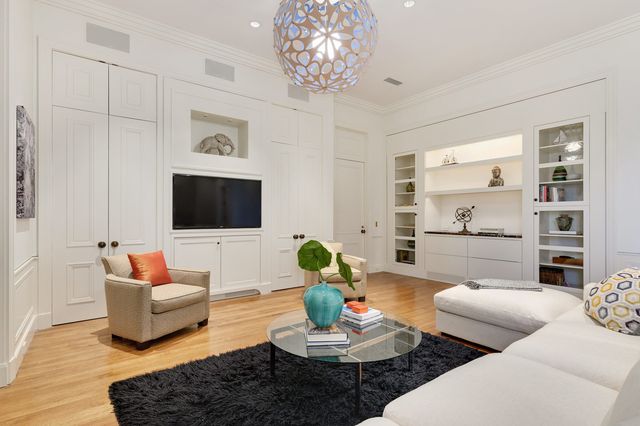 189 E LAKE SHORE Drive PH18, Chicago, IL 60611