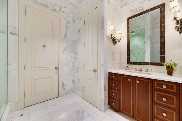 189 E LAKE SHORE Drive PH18, Chicago, IL 60611