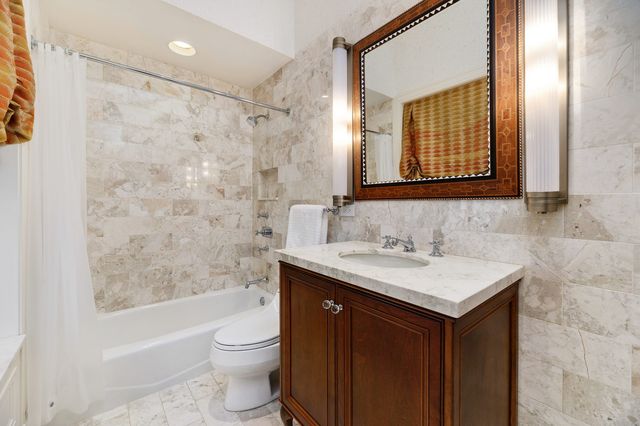 189 E LAKE SHORE Drive PH18, Chicago, IL 60611