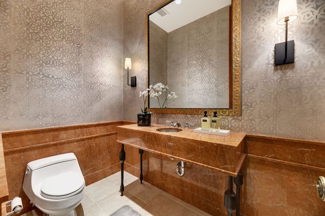 189 E LAKE SHORE Drive PH18, Chicago, IL 60611