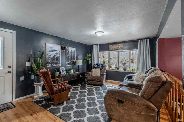 4445 N 1St Place, Leesburg, IN 46538